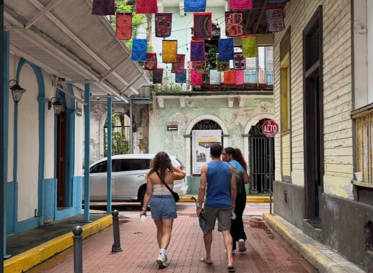 Vieille Ville, Les Rues Pleines d'Histoire