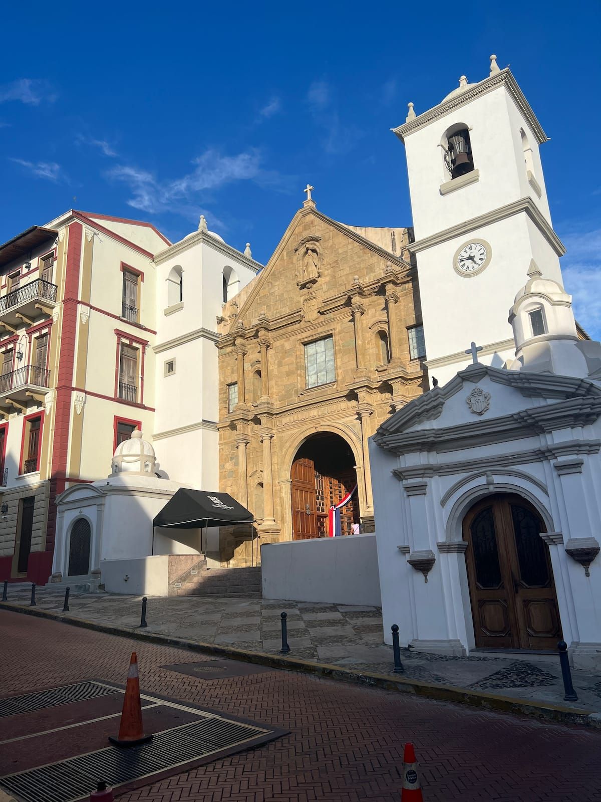 Birdwatching at the Colonial District